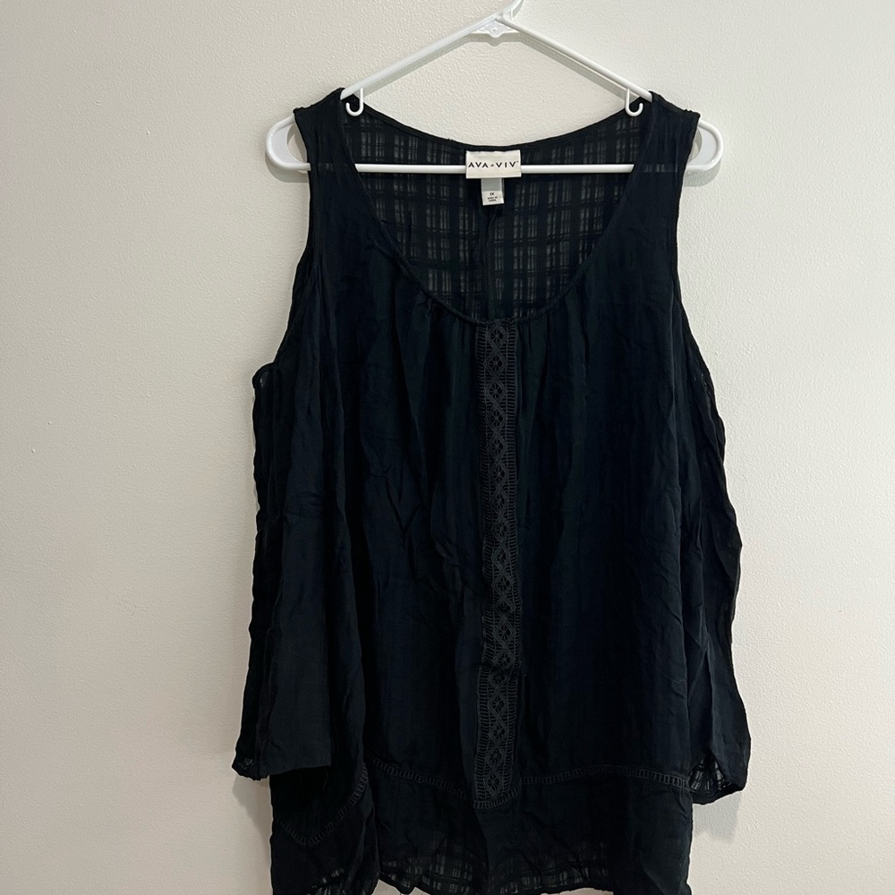 NWOT Ava & Viv Women's Black Cold Shoulder Blouse